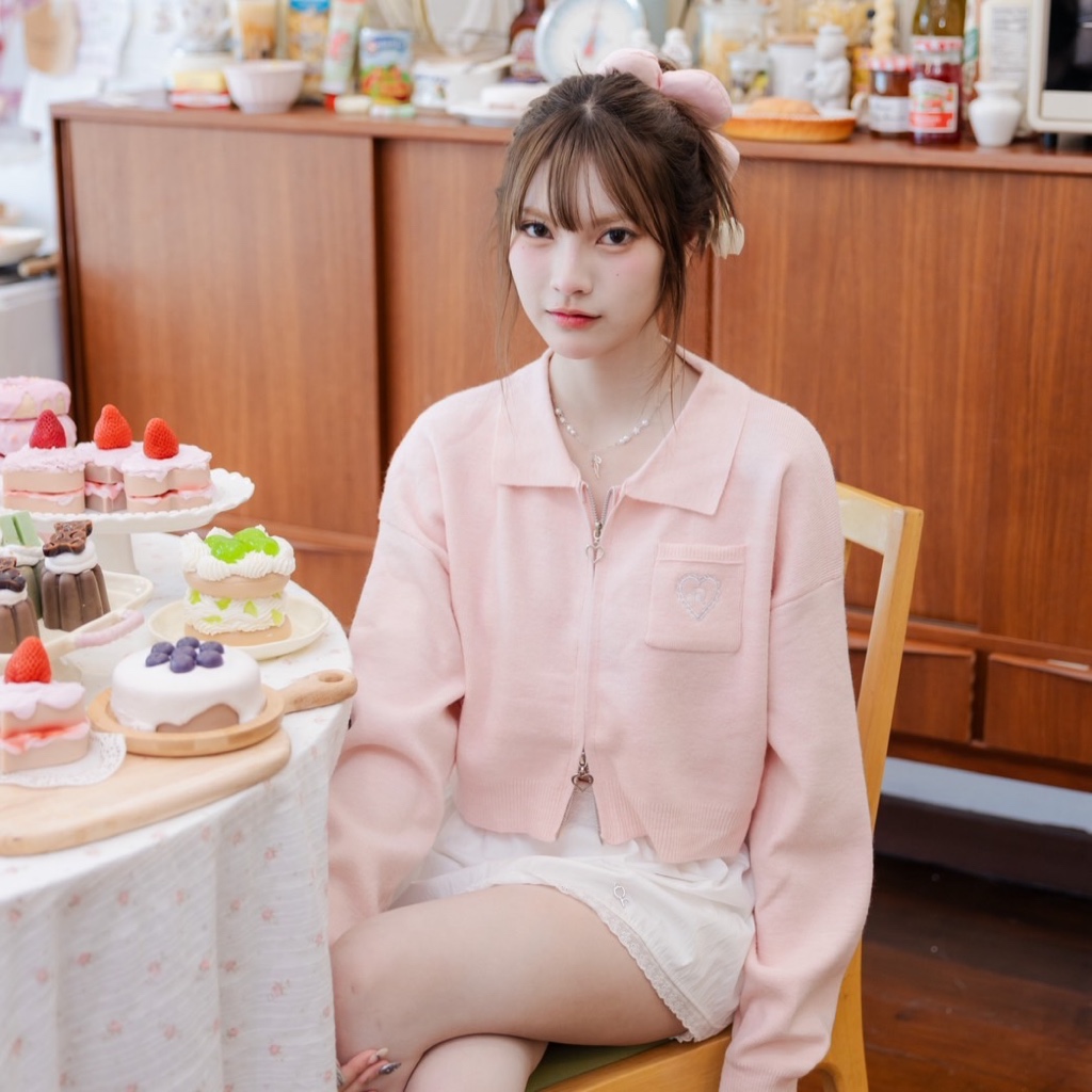 RIKA น้องมาการอง ครอปไหมพรมคอปกซิปหัวใจมีกระเป๋า