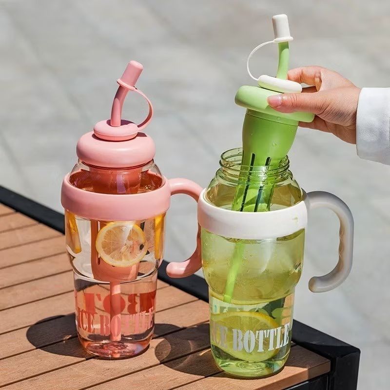 แก้วใส่น้ำ ขนาดใหญ่ ขนาด 1300ml.กันรั่วซึม แก้วหนาใสแข็งแรง ขวดน้ำพลาสติก สำหรับใส่เครื่องดื่ม มีหลายสีให้เลือก B0104