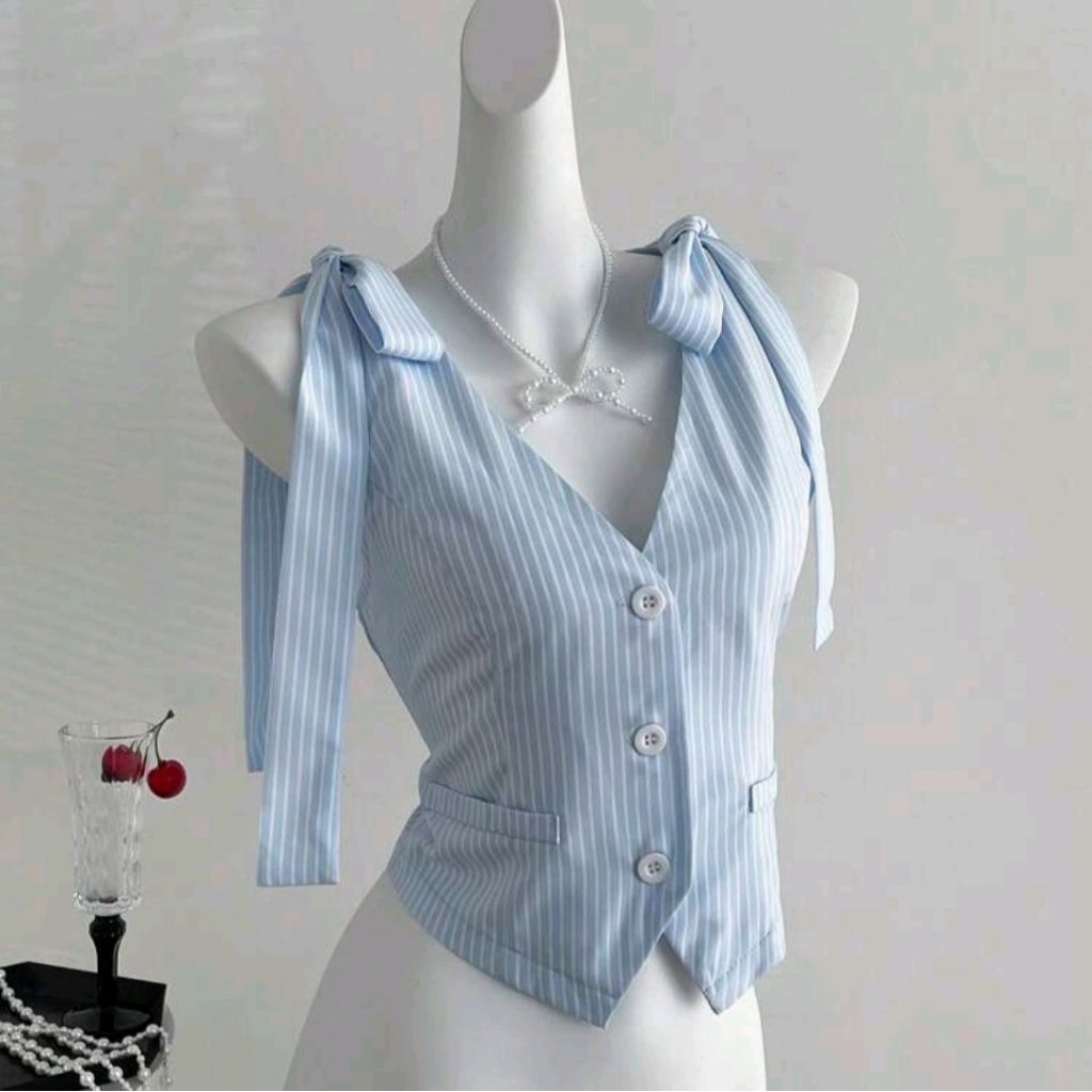 เสื้อแขนกุด​ ลาย​ทาง​ คอวี ผูก​ไหล่​ กระดุมด้าน​หน้า​ สีฟ้า​ I พรี​ออเดอร์​