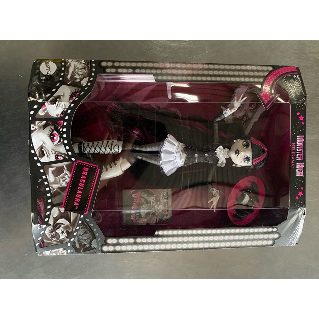 พร้อมส่ง. Monster high Reel drama Draculaura กล่องมีรอย