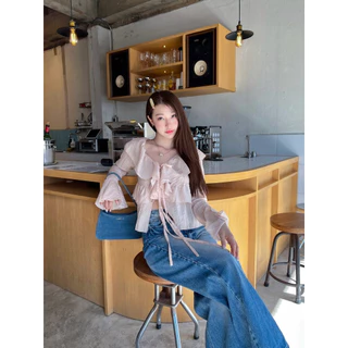 Bershaka top เสื้อระบายผูกโบว์ทรงสวย แขนยาว แต่งระบายคอ ระบายแขน ไม่ต้องรีด