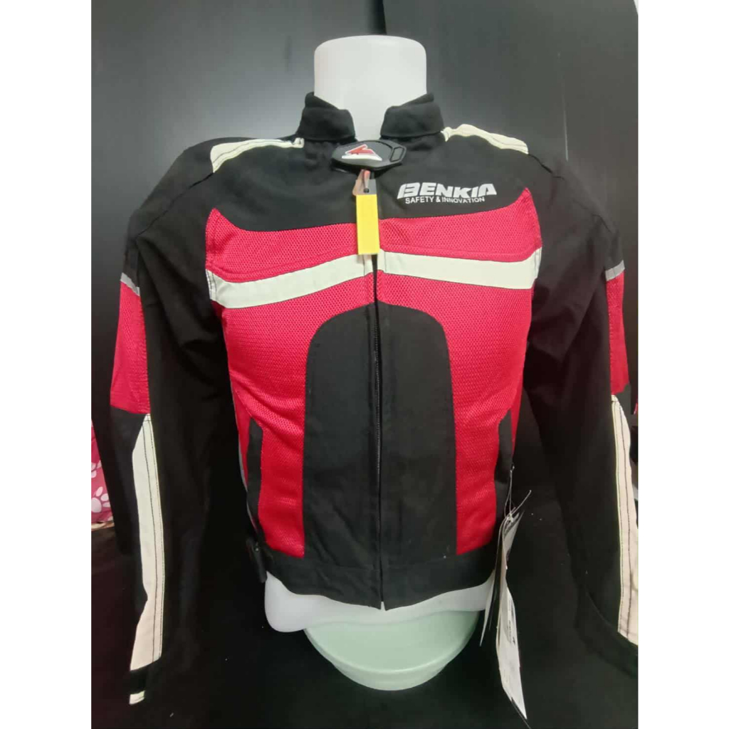 เสื้อการ์ด ยี่ห้อ BENKIA  รหัสสินค้า M124  Size M  สินค้าเป็นสินค้าตัวโชว์