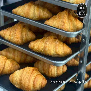 ครัวซองต์ฮาลาล Croissant อบสดใหม่ กรอบนอกนุ่มใน หอมเนยแท้ทุกคำ อร่อยแบบฉบับฝรั่งเศส