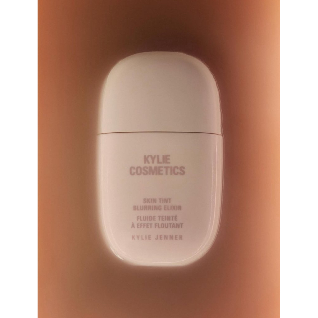 Kylie Cosmetics Skin Tint Blurring Elixir (รองพื้น)