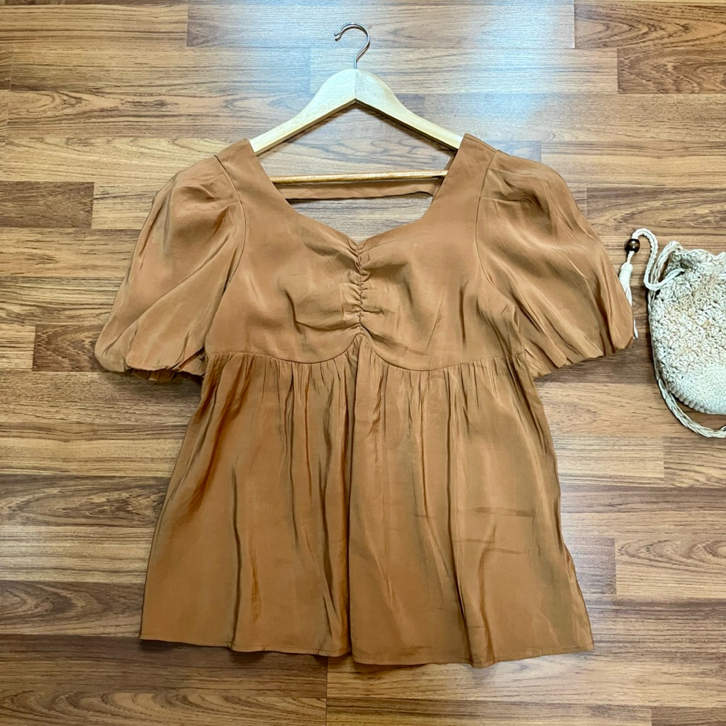 เสื้อสีน้ำตาลแฟชั่น คอเหลี่ยม แขนจั้ม อกหน้าผ้า38“ ยาว26” (K86)