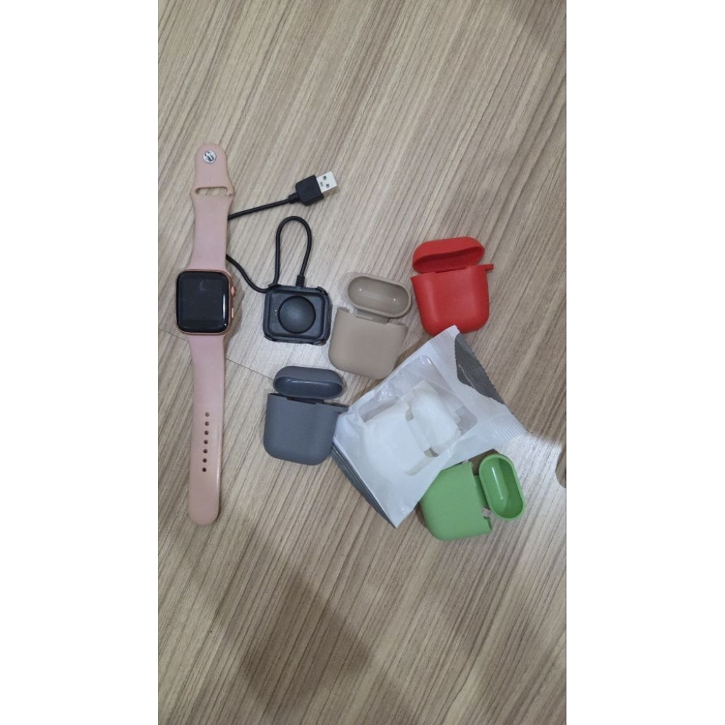 นาฬิกา smartwatch ยี่ห้อ amazefit ใช้งานได้ปกติ พร้อมที่ชาร์จแบต มีตำหนิตรงสายขาดสามารถเปลี่ยนสายได้