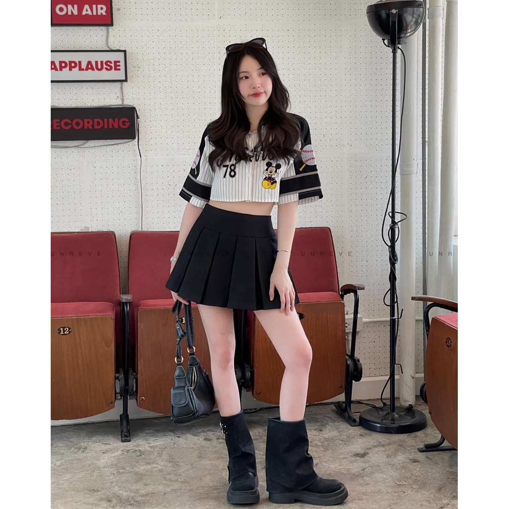 ชุดเซ็ตเสื้อเบสบอล กระโปรงสีดำ ป้าย Un reve