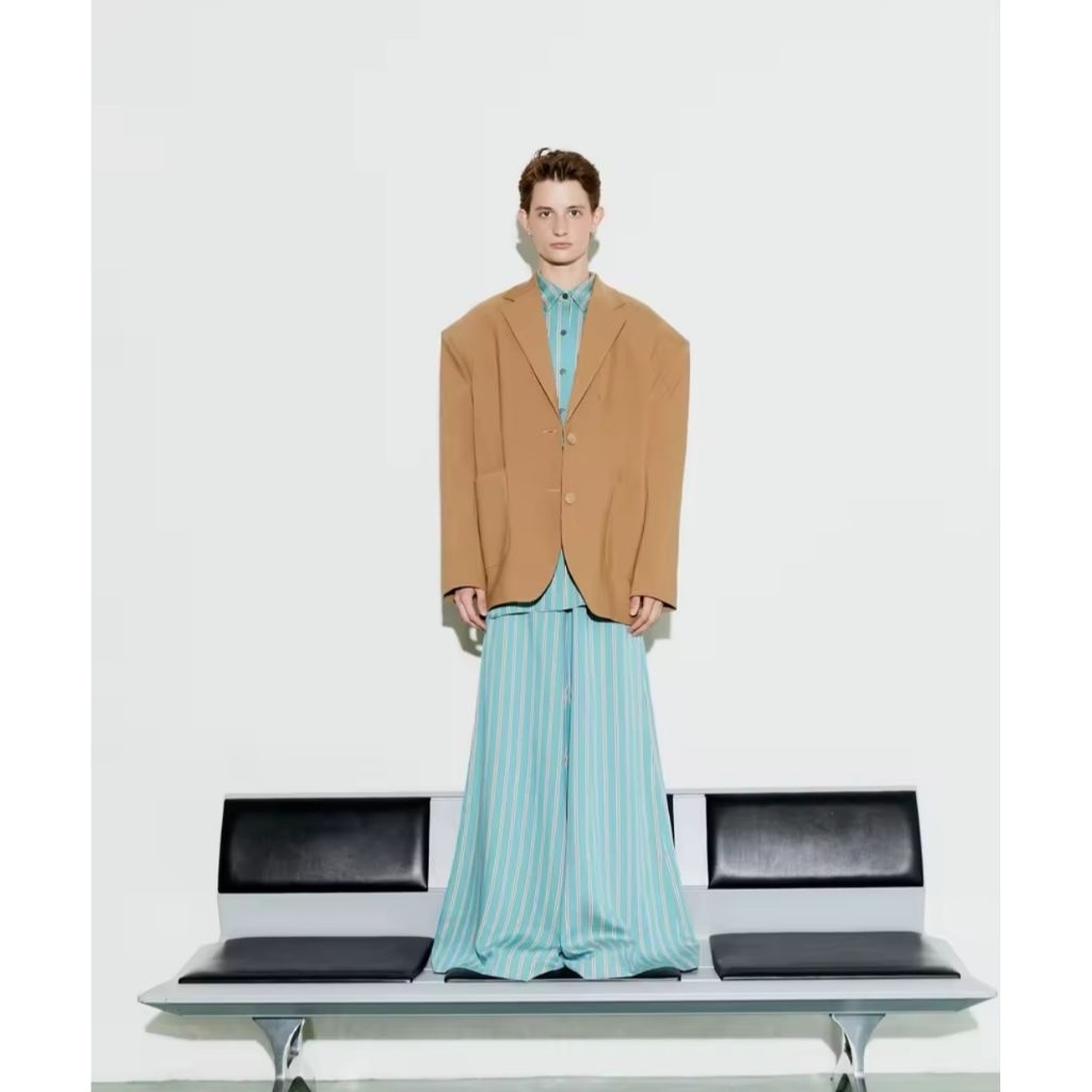 Sirintra Storeสีน้ำตาล brown freesize Oversized blazer เบลเซอร์โอเวอร์ไซส์ ไหล่กว้าง มือสอง สภาพดี