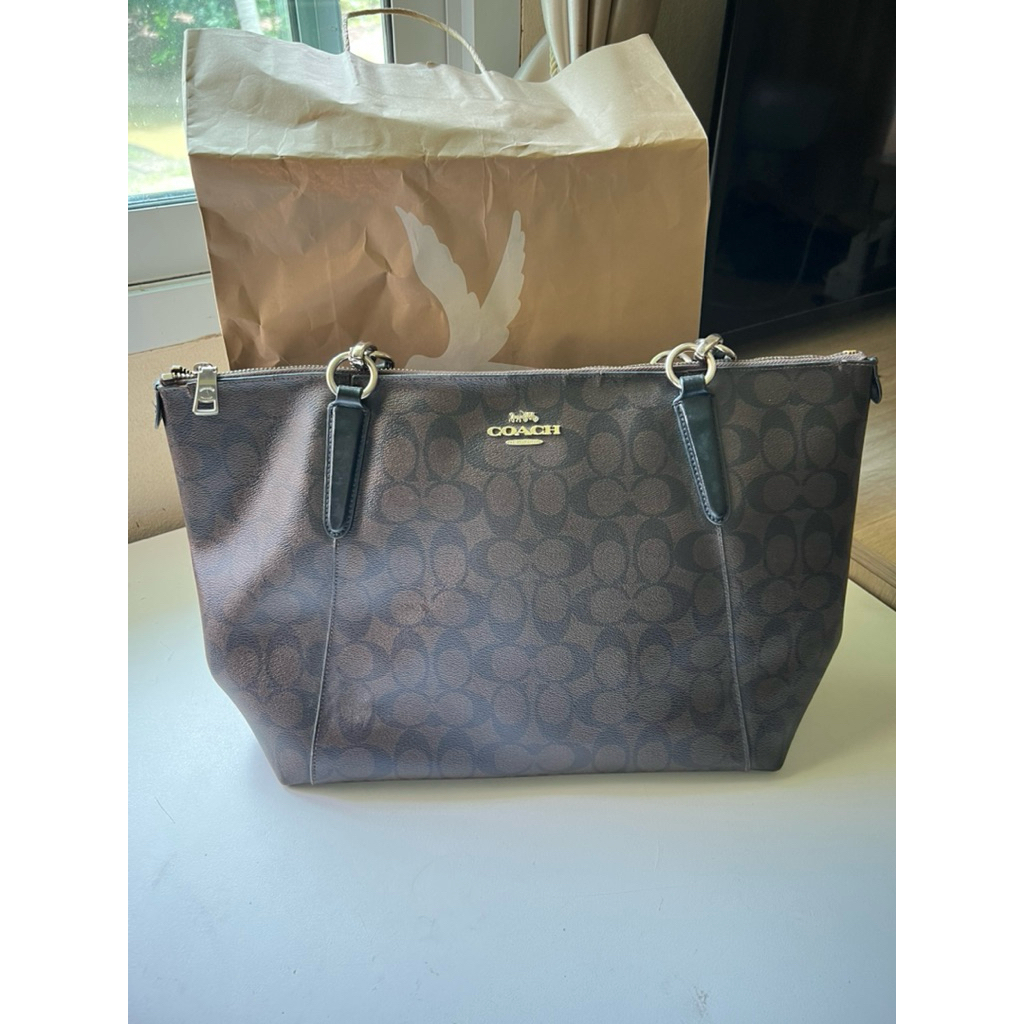 กระเป๋า Coach มือสองของแท้