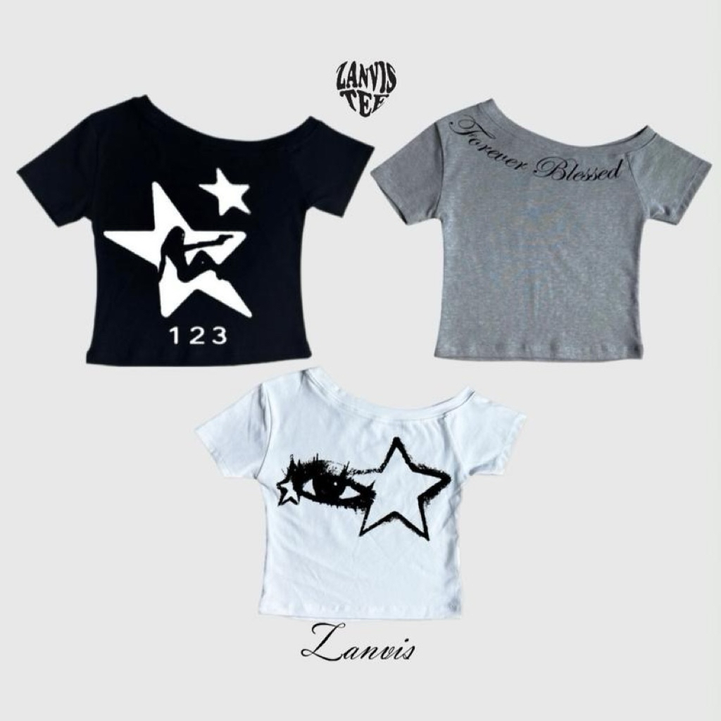 (Zanvis )เสื้อยืดแขนสั้นปาดไหล่ข้างเดียว เข้ารูป สกรีนลาย ผ้าคอตตอลยูนิ ยืดเยอะ