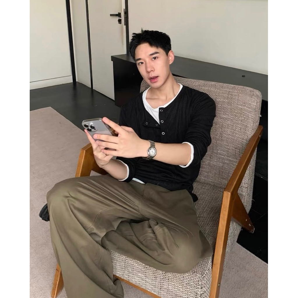 Layered Henley Long-Sleeve Shirt เสื้อแขนยาวทรงพอดีตัว  A2