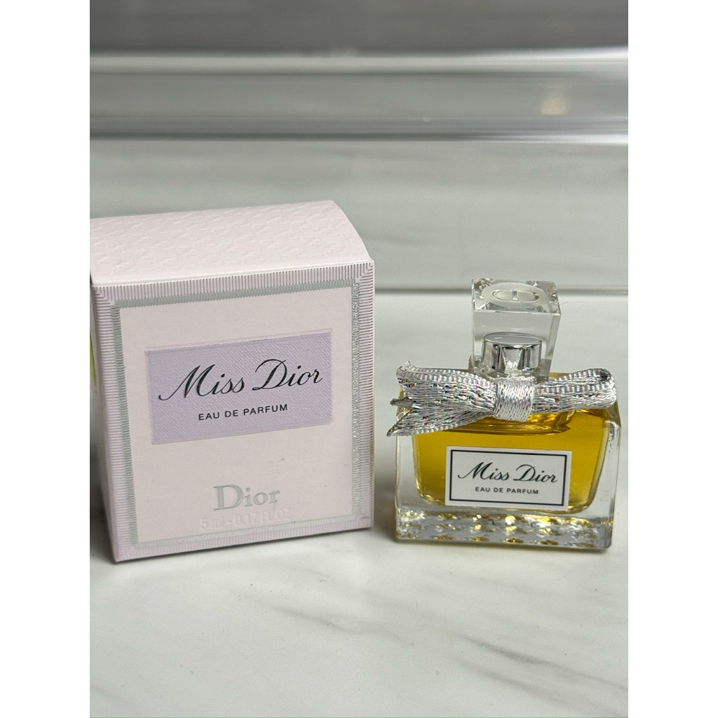 น้ำหอม Miss Di0r Eau de Parfum กลิ่นใหม่ ให้กลิ่นหอมของดอกไม้ สดชื่น และเย้ายวน