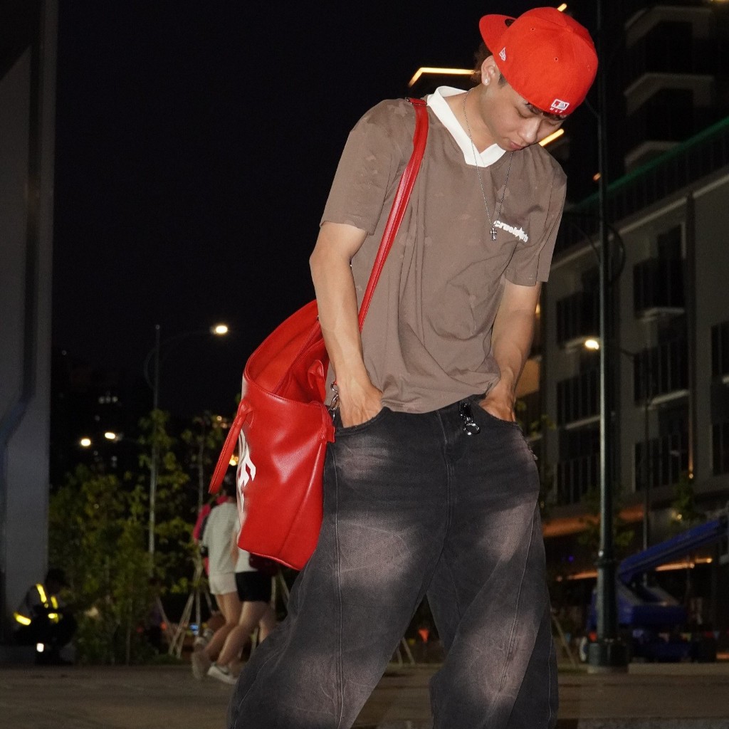 Cruehawts เสื้อยืด Vstart / Oversize Tee CTO03