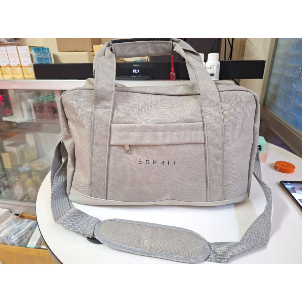 กระเป๋าหิ้ว สะพาย esprit ราคาพิเศษ