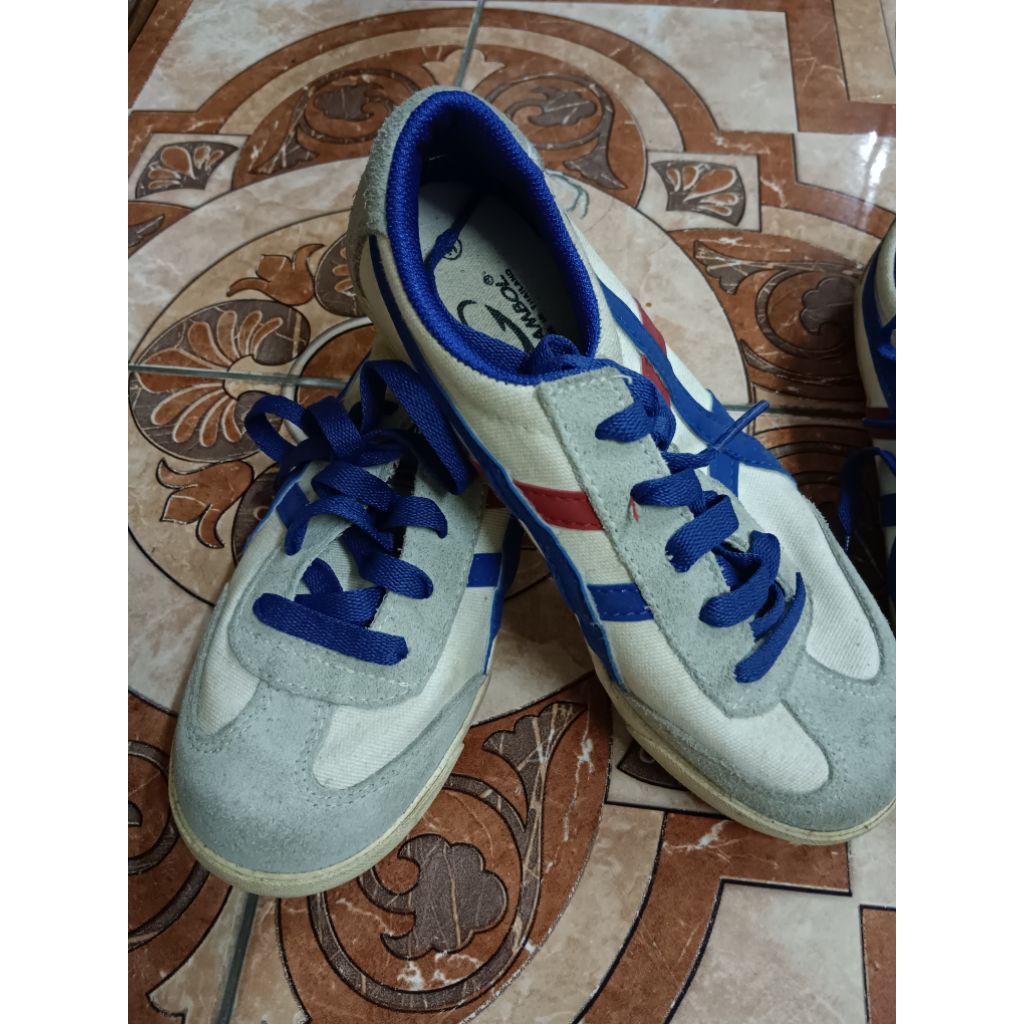 รองเท้า ผ้าใบเด็ก มือสอง gambo มี 2ไซส์ ระบุด้วย