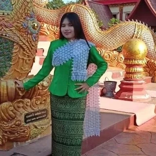 สไบสีขาวโอ​โม่​ ผ้าลูกไม้ปักทั้งผืน 14ซม.x210​ซม.