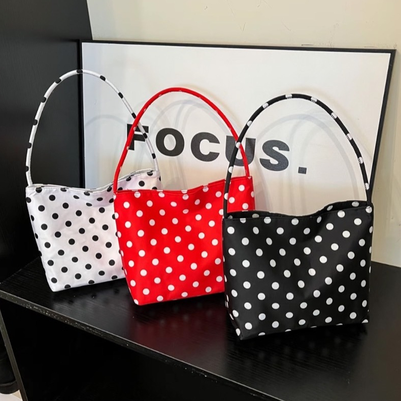 buyplus001 กระเป๋าผ้าแฟชั่น ลายจุด ทรงถัง สะพายไหล่ ผู้หญิง น้ำหนักเบา พร้อมส่ง มีบริการส่งด่วน Z-01