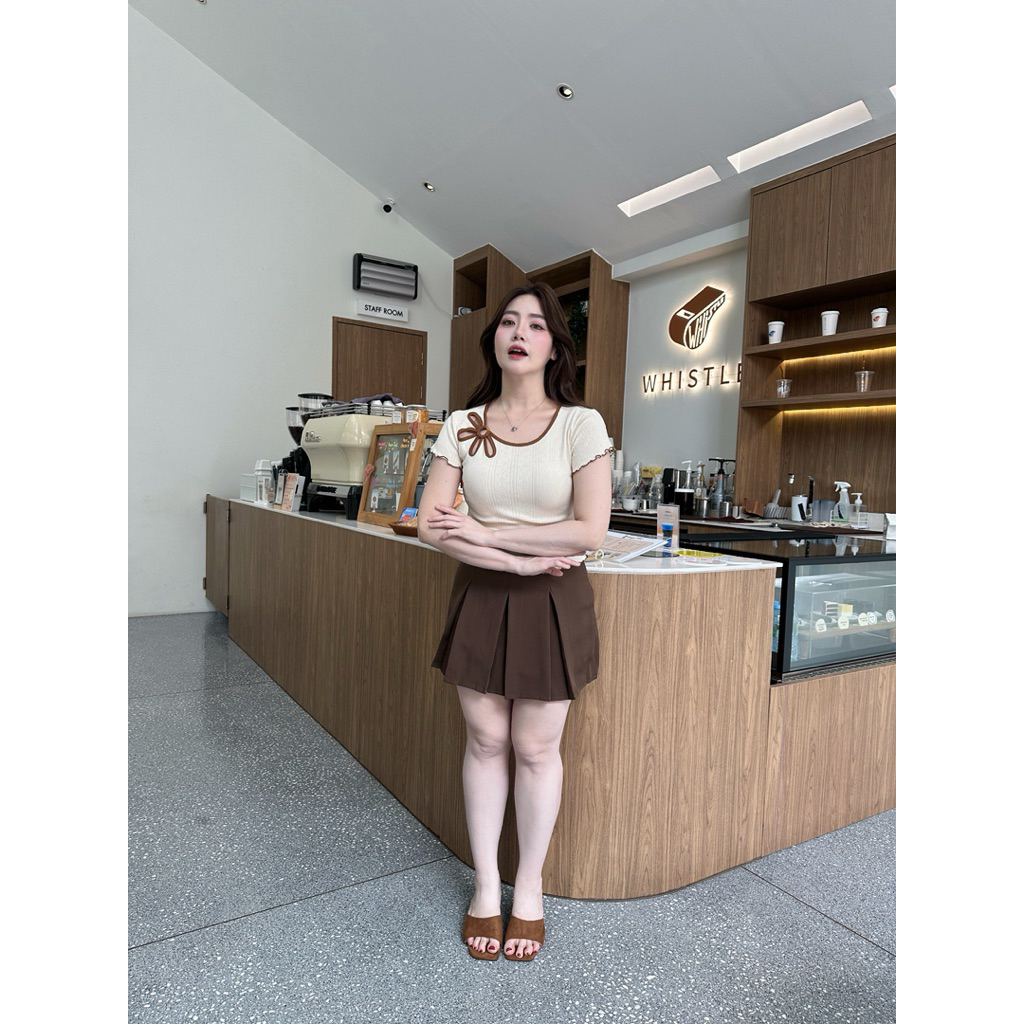 โค้ดลดหน้าแอพ/ในไลฟ์ Sunny Bloom Top   เสื้อผ้ายืดลายฉลุแต่งดอกไม้ ราคา ถูกที่สุด ดีลบีเคเค แกลเลอรีภาพที่ 4