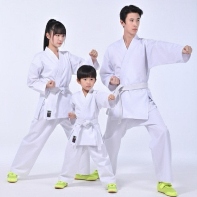 ชุดคาราเต้ ชุดต่อสู้ ชุดฝึกซ้อม กีฬาต่อสู้  หนาเบา ใส่สบาย มีไซต์ 110-190  cm (ครบทั้งชุด)