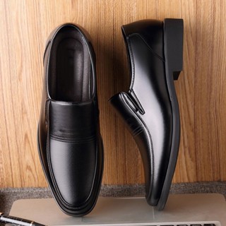 ✨จัดส่งที่รวดเร็ว✨รองเท้าหนังผู้ชาย รองเท้าทำงานสีดำ รองเท้า…
