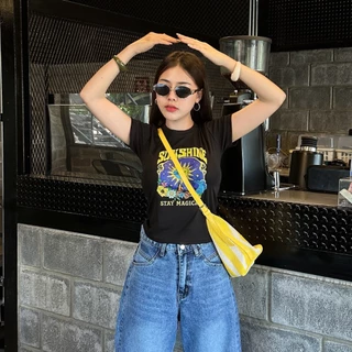 🌈SpinnyHouse🌈เสื้อยืด ทรงเข้ารูป สกรีนลายแน่นๆเท่ๆ ใส่แล้วดูผอม เสื้อเอวคอด ผ้าร่องยืดรุ่น แครอท พระอาทิตย์เหลือง