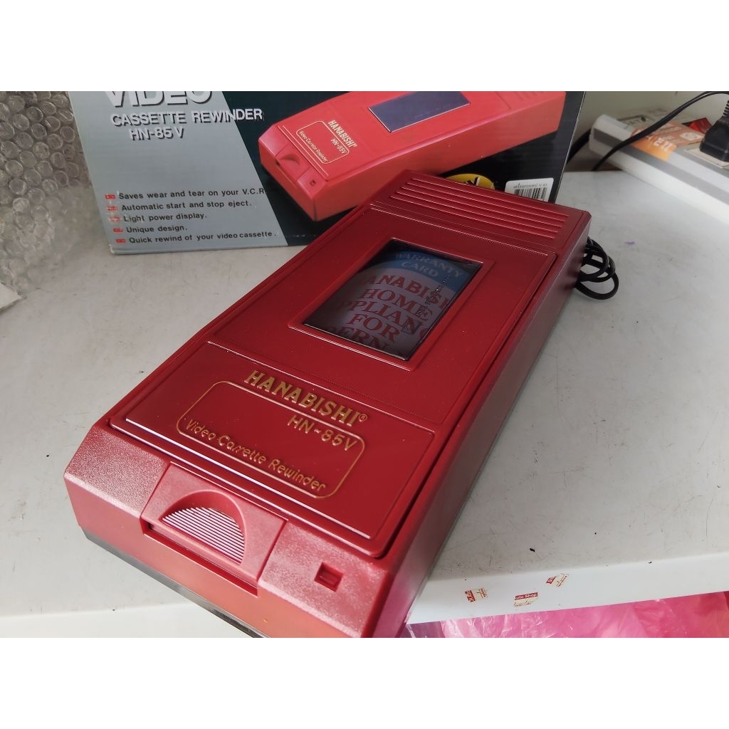เครื่องกรอม้วนเครื่องเล่นวีดีโอ ม้วนเทปVHS ยี่ห้อHanabishi สีแดง ใช้งานได้ปกติ กรอม้วนทางเดียวสภาพสว