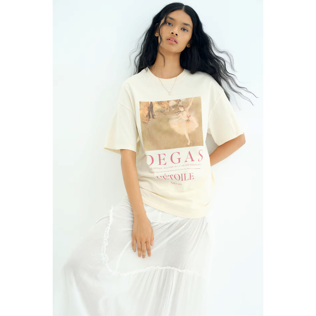 H&M(เอชแอนด์เอ็ม) เสื้อยืดพิมพ์ลายแบบโอเวอร์ไซส์ Women Oversized printed T-shirt 1296052_3