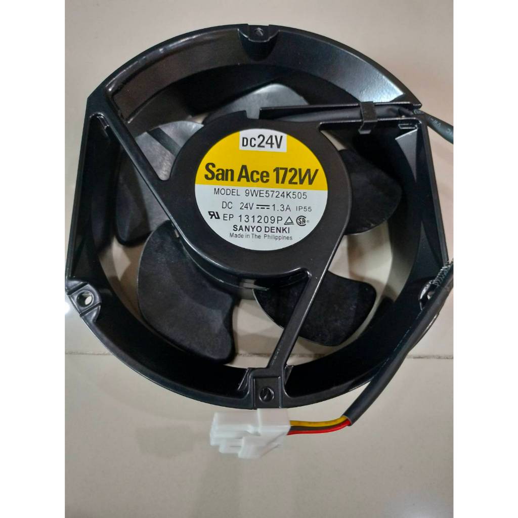 San ace 9WE5724K505 DC24V 1.3A 172x150x51mm Include socket