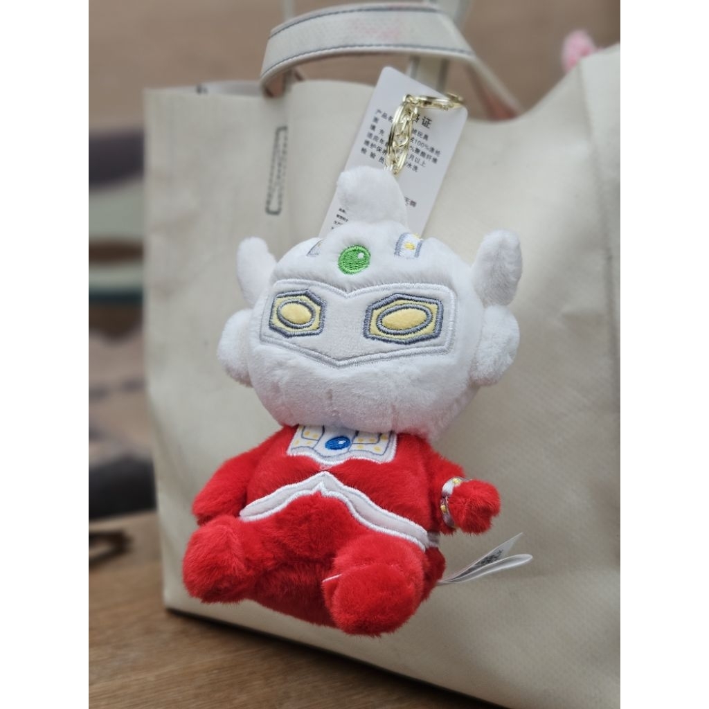 พวงกุญแจ / ที่ห้อยกระเป๋า ตุ๊กตาอุลตร้าแมนทาโร่Ultraman Taro M78 สีขาวแดง มาพร้อมป้ายห้อยขนาดประมาณ 