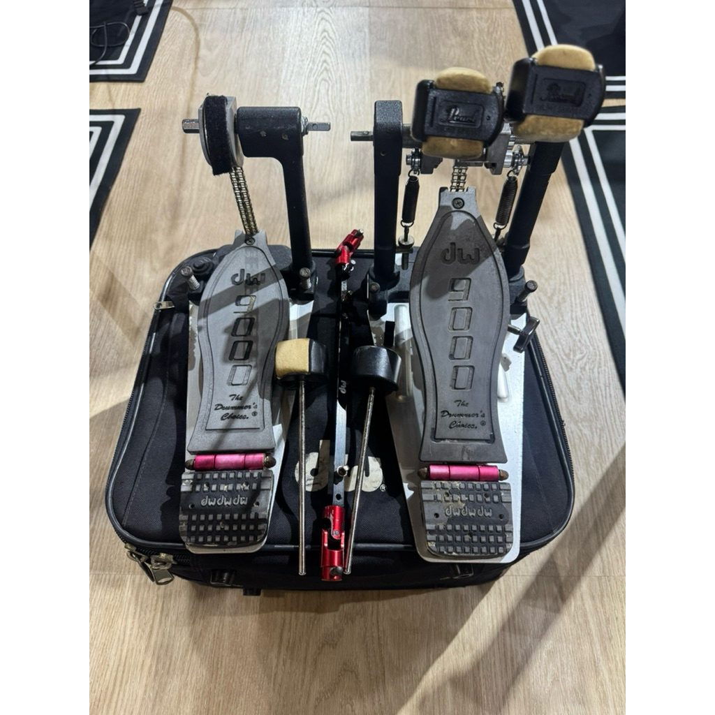 กระเดื่องคู่ DW9002 หัวกระเดื่อง Pearl แถมฟรี กระเป๋าใส่กระเดื่องคู่ dw มือ2 สภาพเก่า ยังใช้งานได้ดี