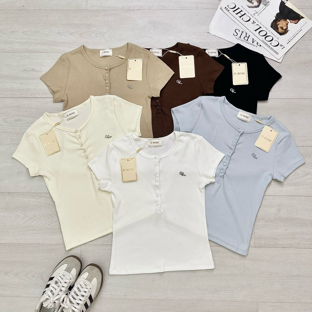 G-rose เสื้อยืดคอกลม กระดุมหน้า ทรงเข้ารูป