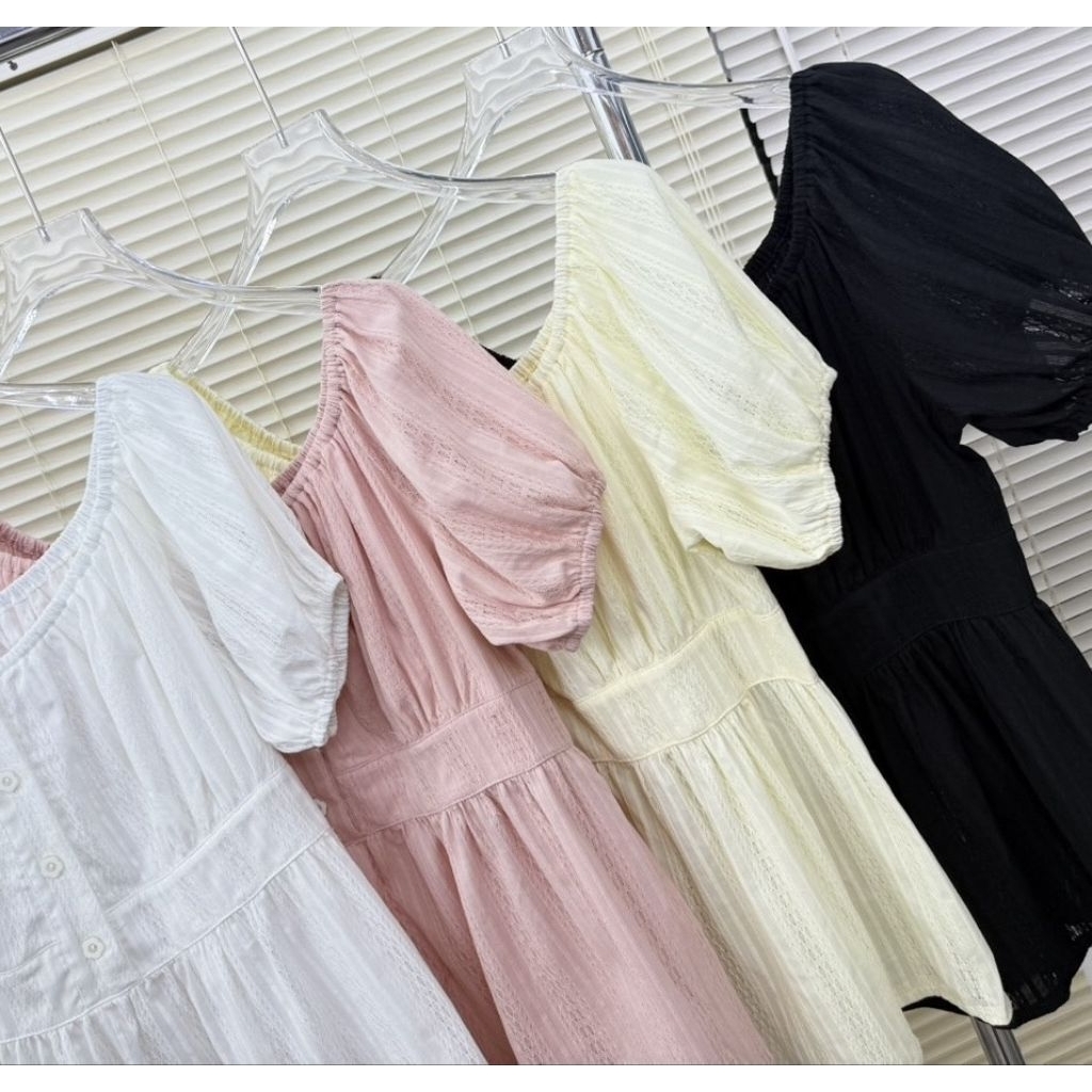 LANA เสื้อแขนตุ๊กตา ด้านหลังดึงยางสม็อค