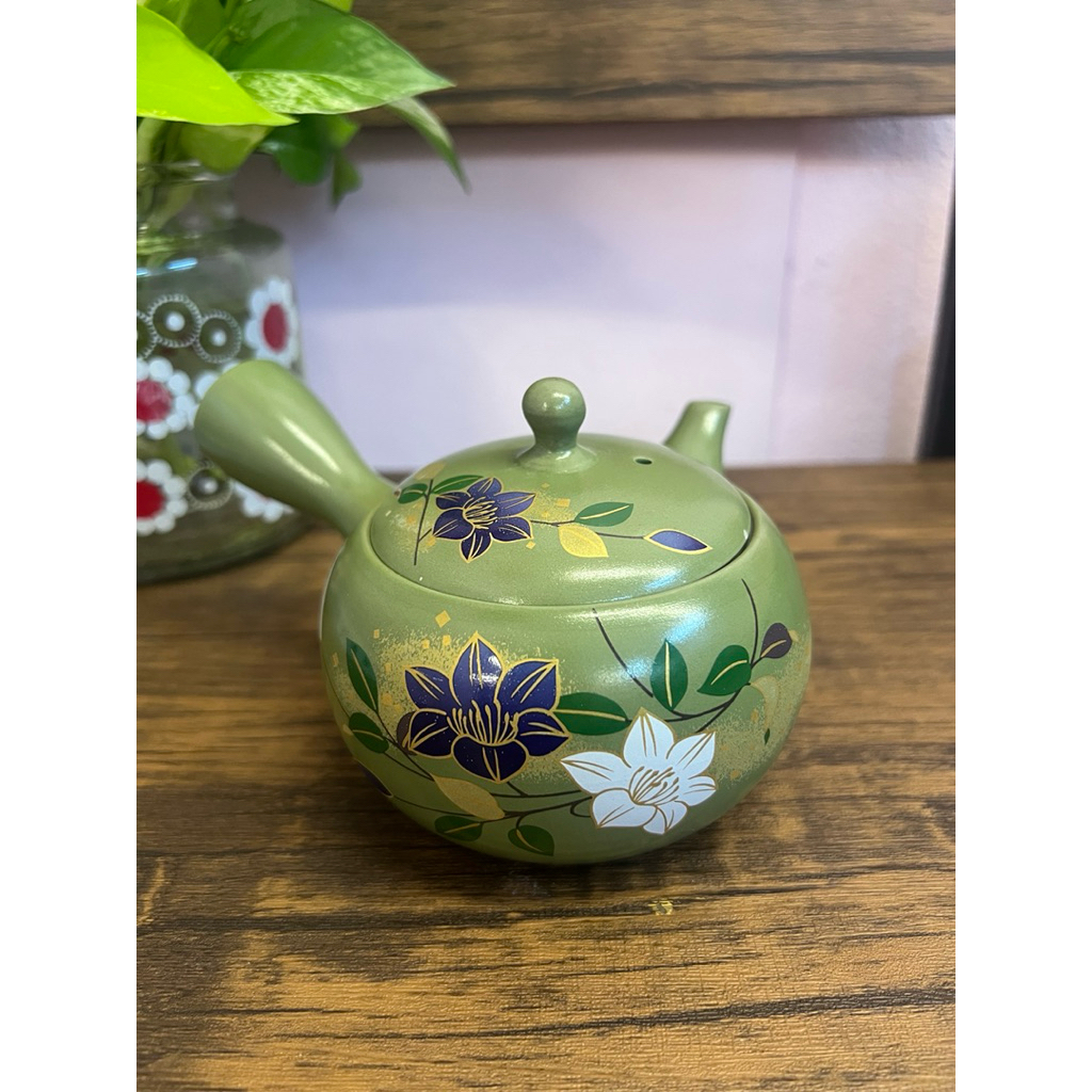 (สินค้ามือ 2) กาชงชา แบบด้ามจับ สีเขียวนวล (BB0925-301)