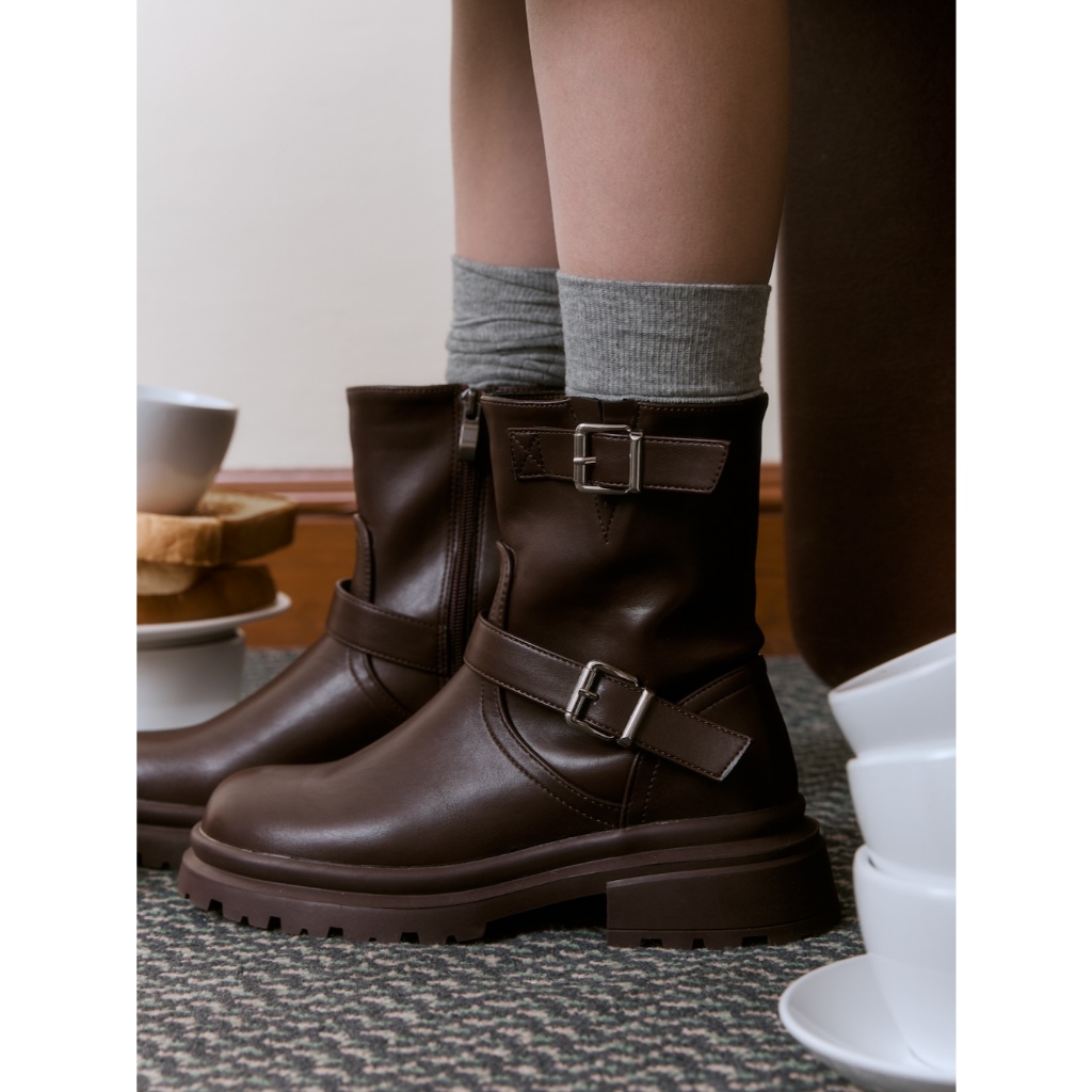 (พร้อมส่งยกเว้น brown 38,42 )Wander Buckle me รองเท้าบู้ทสีน้ำตาลข้อสั้น นุ่มมากก กันลื่น