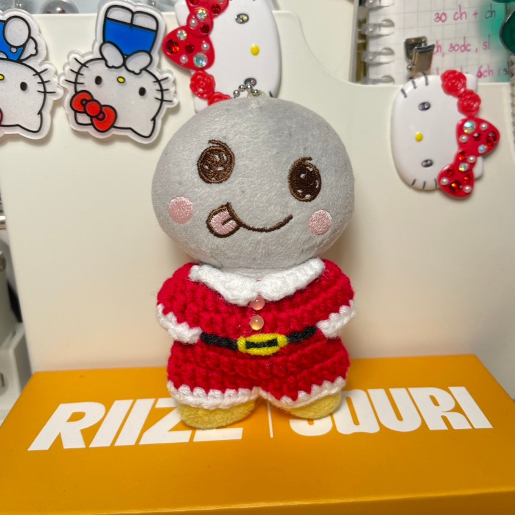 🧶ชุดซานต้าตุ๊กตา K-POP ตุ๊กตาRIIZE ตุ๊กตาอึนซอก ตุ๊กตา 10 CM ไหมพรม หมวกตุ๊กตาไหมพรม นุ่มนิ่ม ✨✨