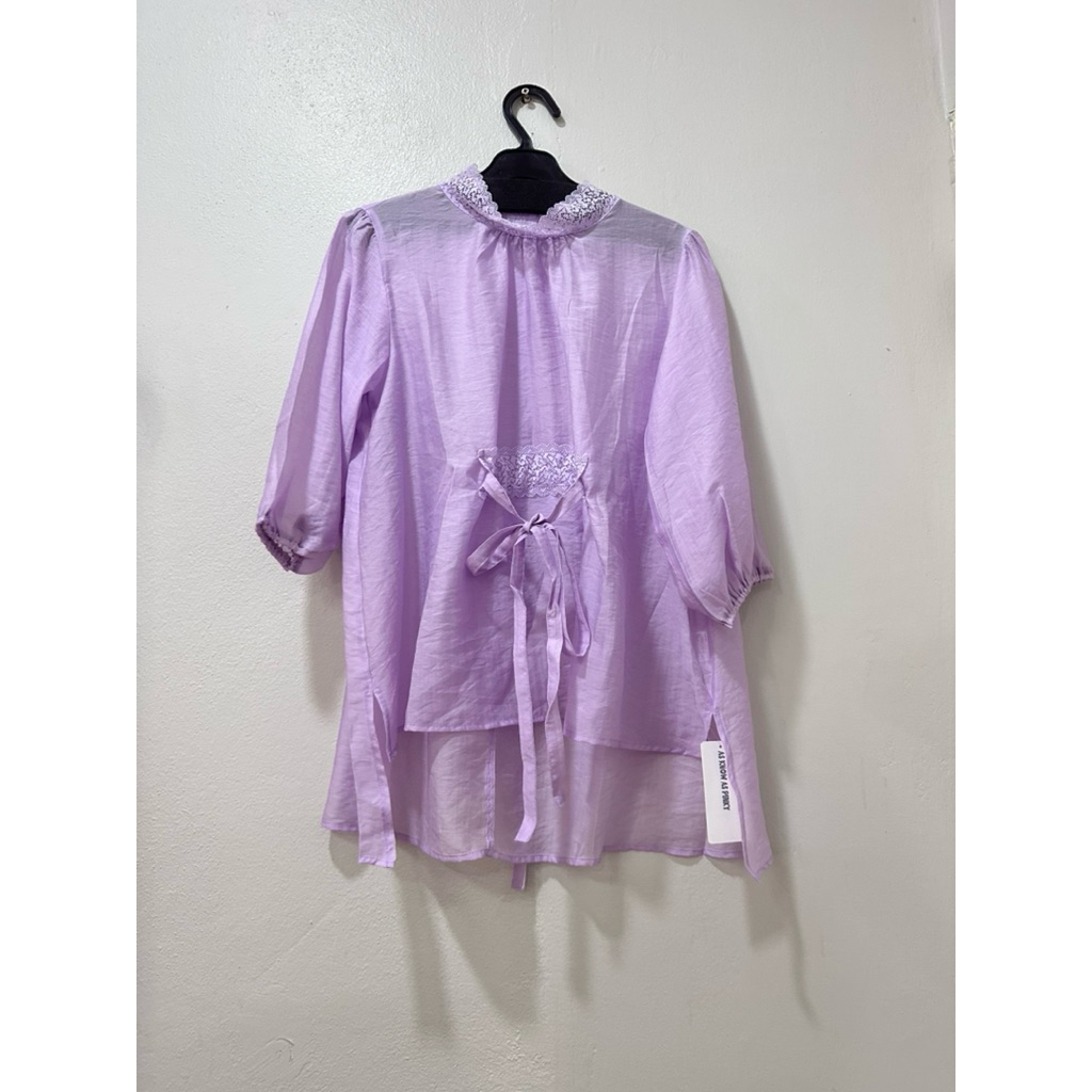 เสื้อแฟชั่น เสื้อแขนสั้น สีม่วงลาเวนเดอร์ แต่งลูกไม้ ผ้าบาง หน้าสั้นหลังยาว แบรนด์ AS KNOW AS PINKY 