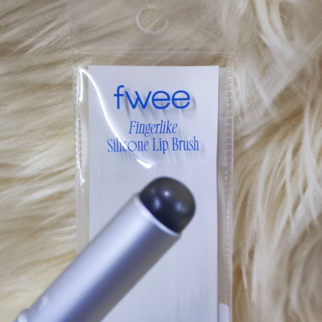 fwee fingerlike silicone lip brush