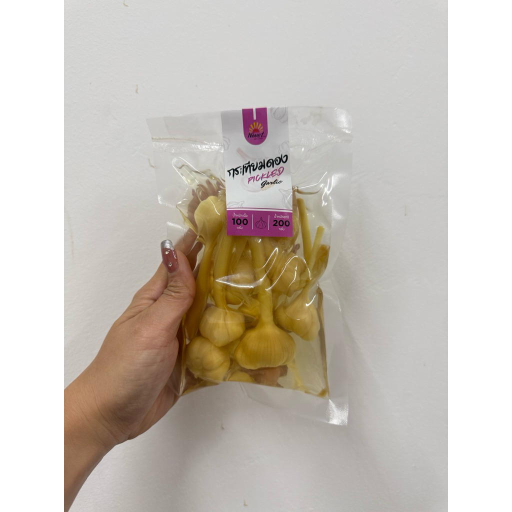 กระเทียมดองหัวแบบแพ็ค (ขนาดพกพา) น้ำหนักเนื้อ 100 กรัม น้ำหนักรวม 200 กรัม