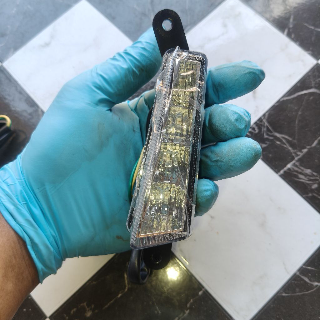 ไฟเลี้ยวหน้าแท้ใหม่ Scomadi TT125i / TT200i ราคาต่อคู่