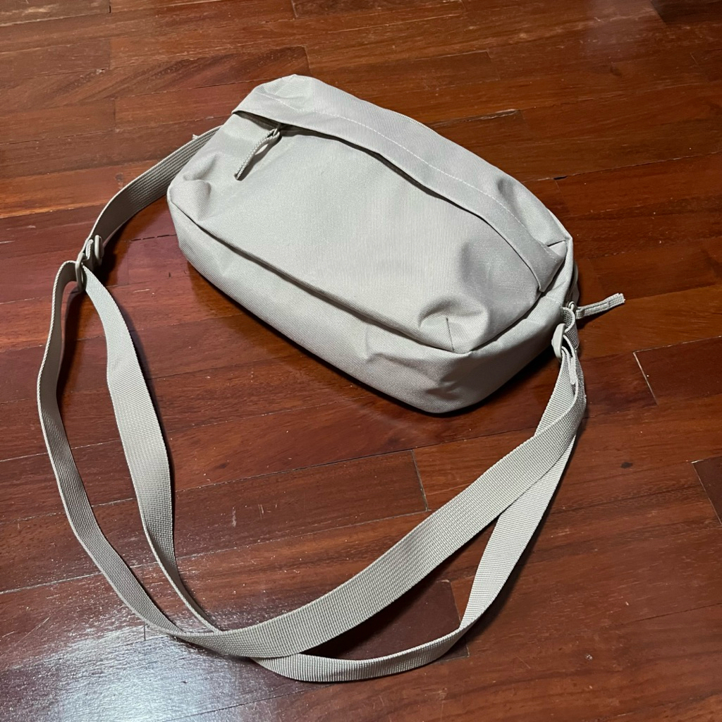 กระเป๋าสะพายข้าง Muji crossbody bag สีครีม
