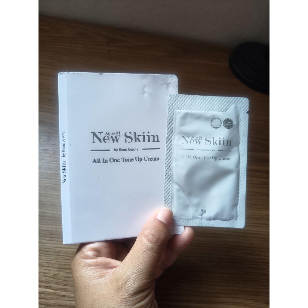 New Skiin All In One tone up cream ครีมหอยทากแบบซอง ปริมาณ 5 กรัม