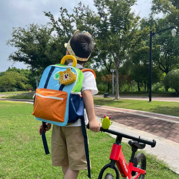 กระเป๋าอนุบาล UEK Nature (13 นิ้ว) กระเป๋าเด็กอนุบาล - ประถม ผ้ากันน้ำ ระบายอากาศหลัง เบา