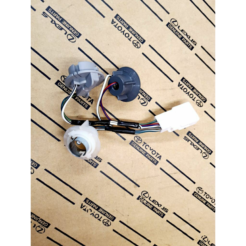 ขั้วไฟท้าย ของแท้ Toyota Sport Rider D4D ราคาต่อชิ้น