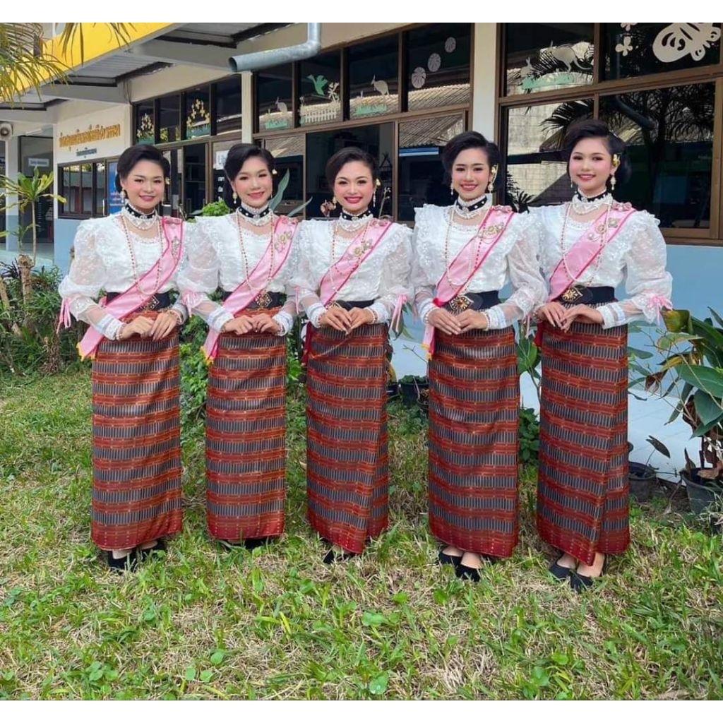 ผ้าผืนเนื้อไหมทอเครื่องลายทิวมุกจกดาวทอเต็มผืนผ้ามันวาว