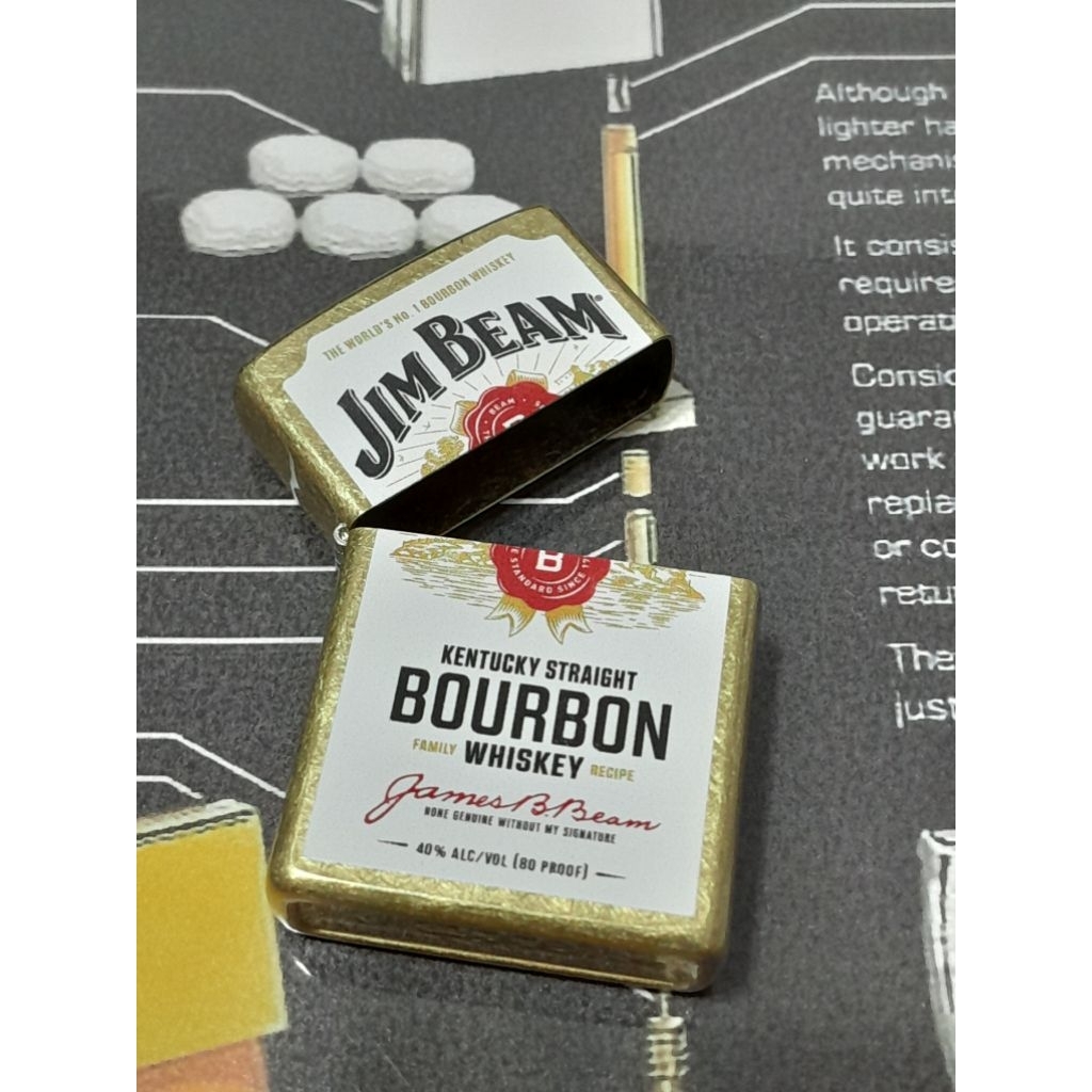 อะไหล่เฉพาะข้างนอก zippo ขนาดมาตรฐานสีทองผิวทองเหลืองลายแบบสกรีน jim beam ของใหม่ไม่ผ่านการใช้งานรับ