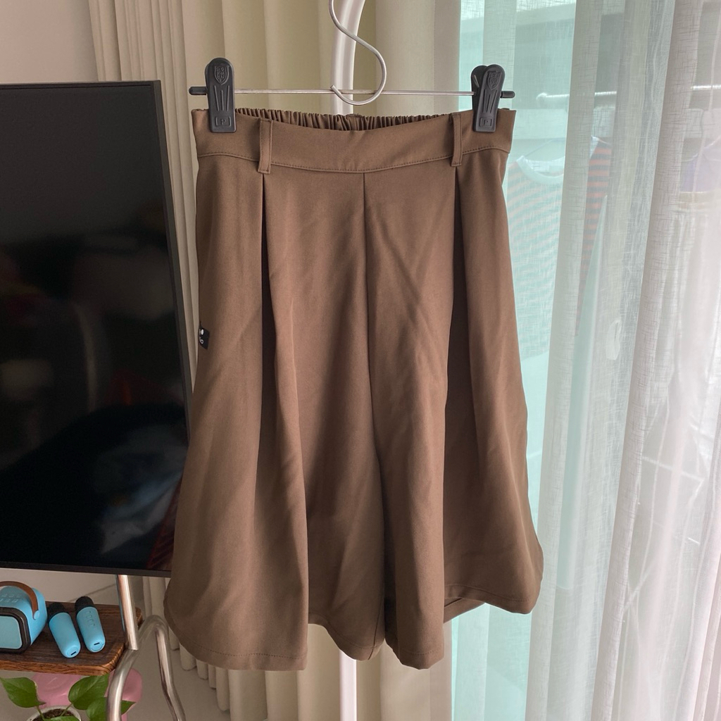 ยี่ห้อ anta studio  สีน้ำตาล size m ใหม่มาก ไม่มีตำหนิค่ะ