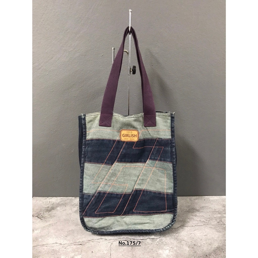 Sale🔥No.175 กระเป๋ายีนส์​ Girlish ทรงคล้องไหล่ Shopping มีตำหนิหัวซิป (กว้าง12นิ้ว สูง15นิ้ว)