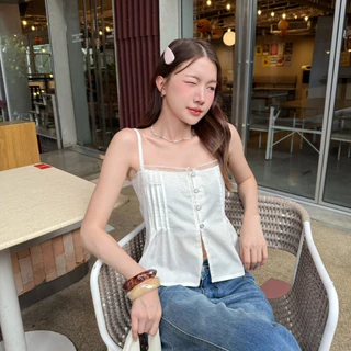 Mia cami : เสื้อครอปสายเดี่ยว เย็บตีเกล็ดหน้า แต่งลูกไม้ซีทรู สายปรับได้ KN.Clothes