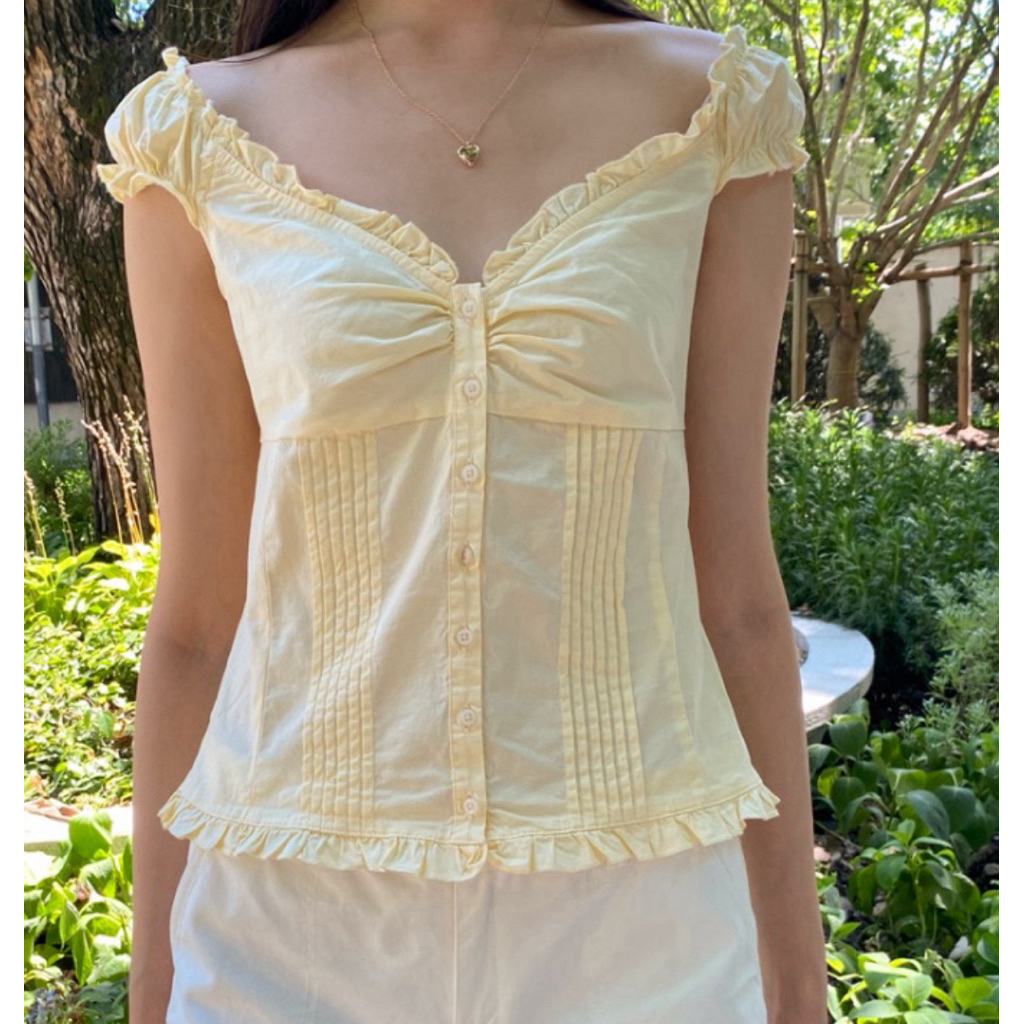 พร้อมส่ง 🎀 Brandy Melville | Elena Top (Yellow)