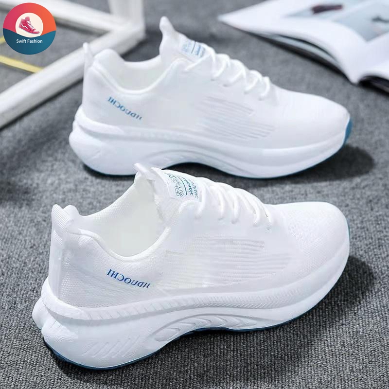 SWIFT แฟชั่นใหม่ รองเท้ากีฬาลําลองผู้ชายและผู้หญิง รองเท้าสีขาวสไตล์วิทยาลัย ทนทาน กันลื่น COD